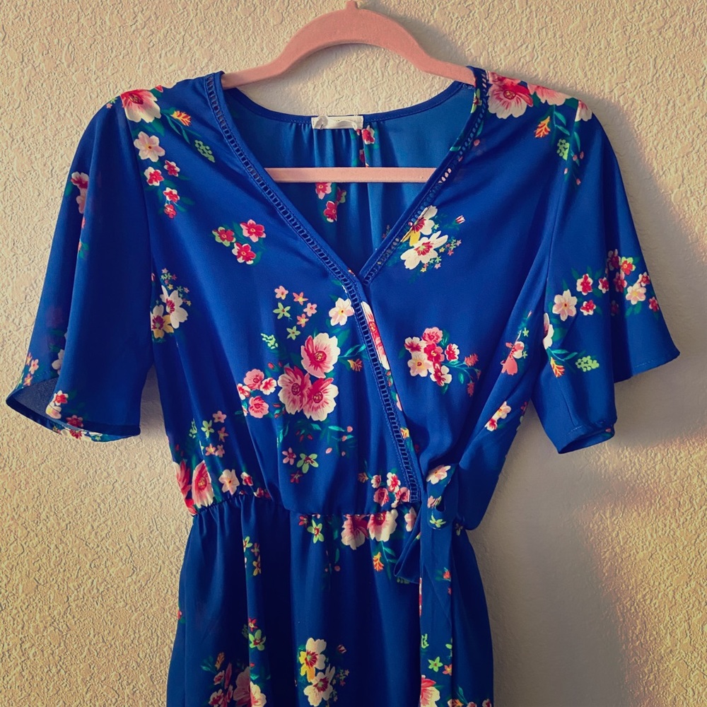 COPY - Floral Tie-Around Blouse 💙